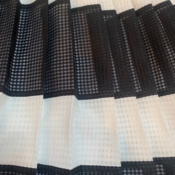 Banana Republic pleated midi skirt - Picture 2 of 3